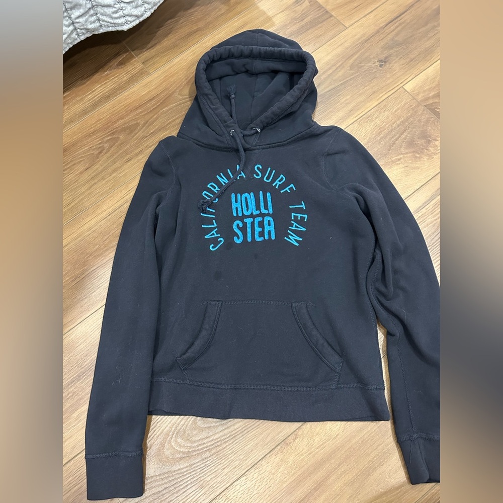 Hollister Black Hoodie Sweatshirt Youth Medium Fit California Surf Team Logo